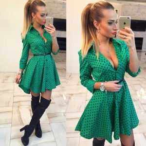 Платье-рубашка зеленое в черный горошек