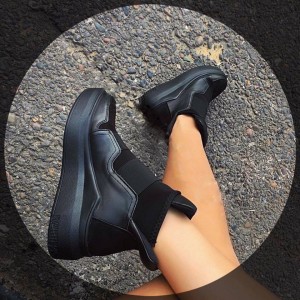 Черные ботинки на платформе