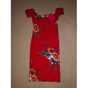 Красное цветочное платье миди