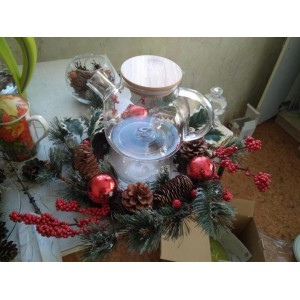 Венок новогодний рождественский еловый с шишками