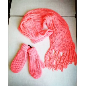 Варежки и шарф неоновый розовый