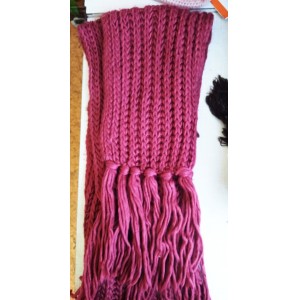 Длинный бордовый шарф с бахромой